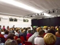 Il pubblico prima dell'inizio di uno spettacolo nel Teatro Sala B